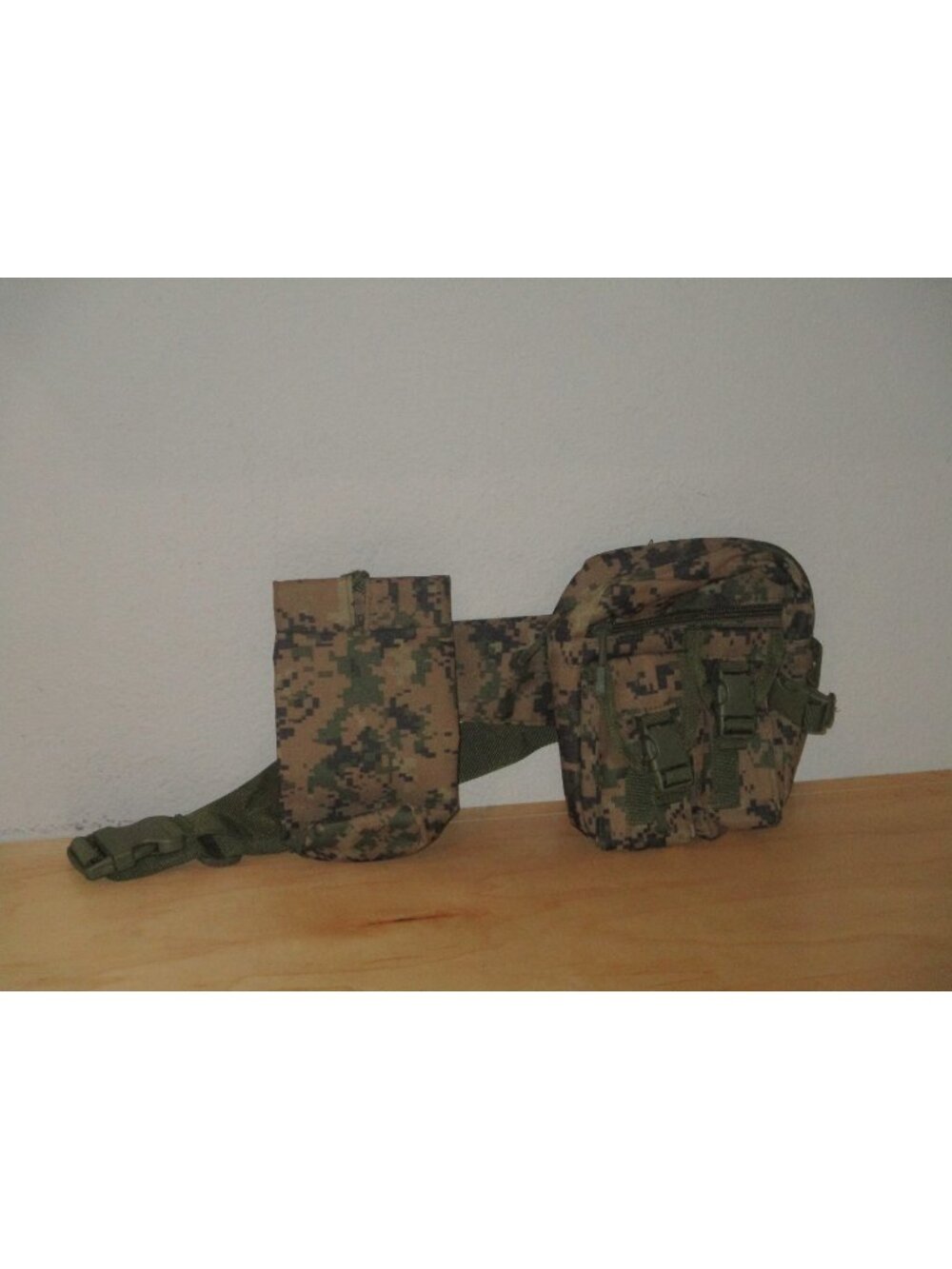 Camouflage Fanny Pack 2 Compartments Zipper Top Zipper Inside Adjustable Good